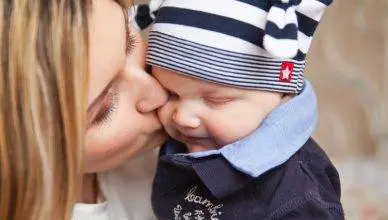 how to calm yourself when baby is crying